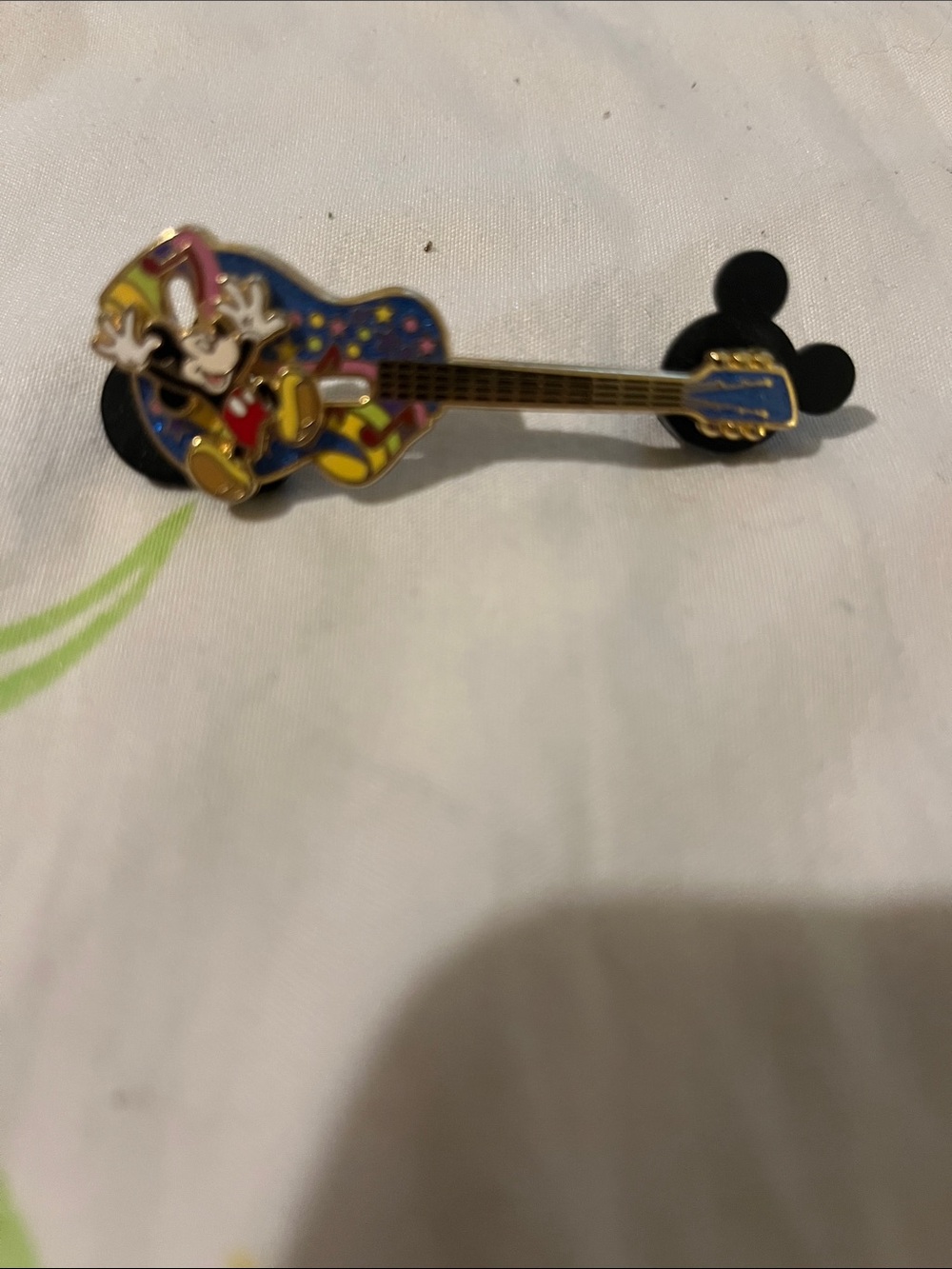 Disney Mickey Mouse guitar slider 2009 pin